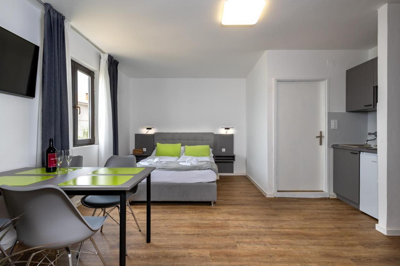Apartments Dida Sime Starigrad Paklenica Bagian luar foto