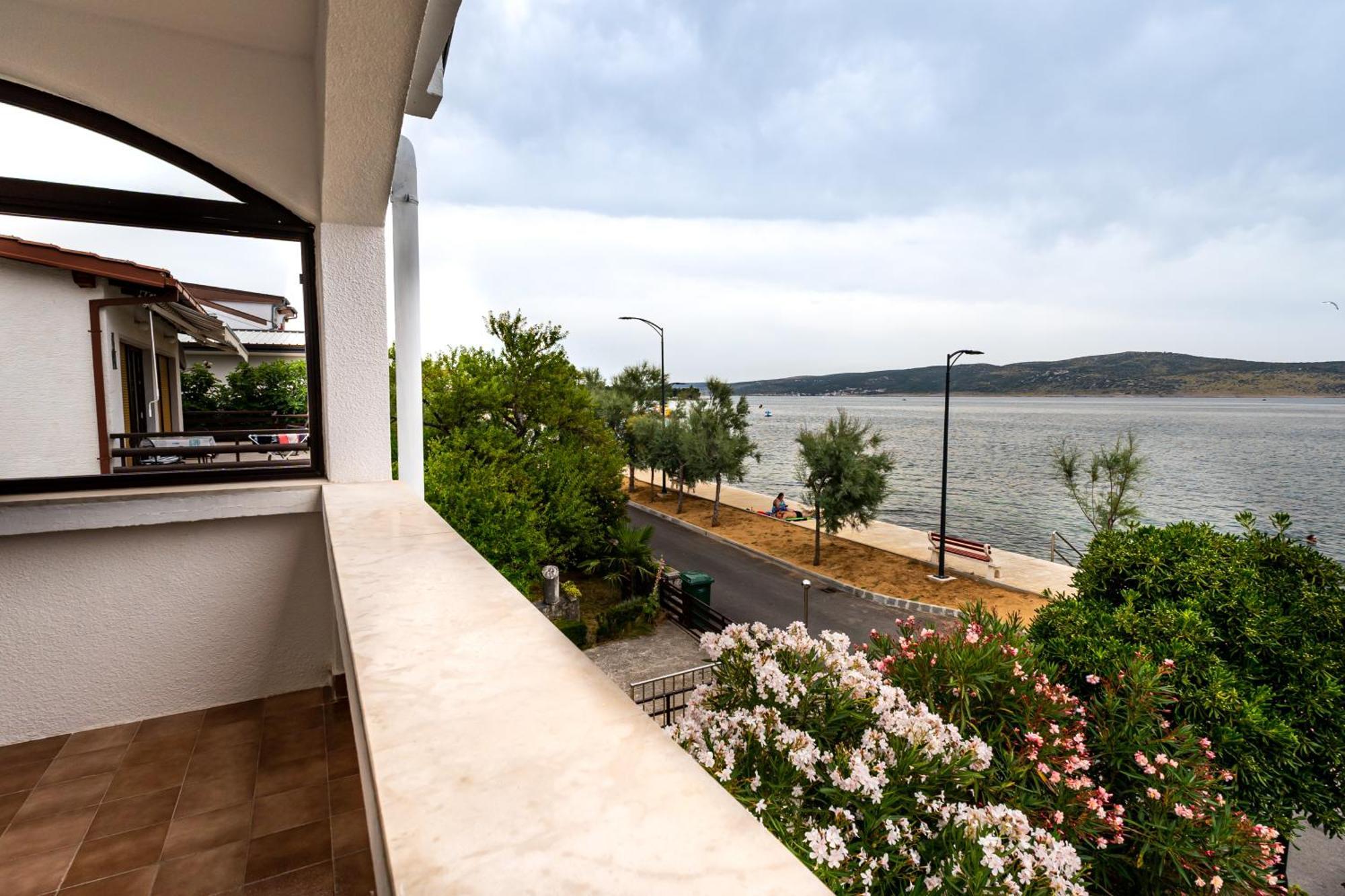 Apartments Dida Sime Starigrad Paklenica Bagian luar foto