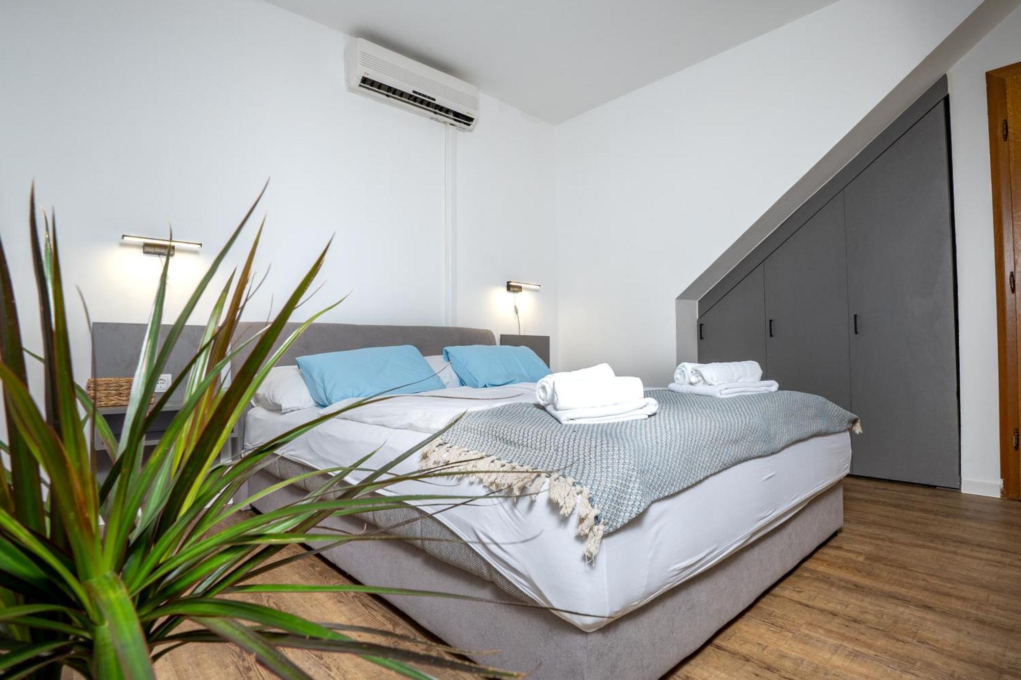 Apartments Dida Sime Starigrad Paklenica Bagian luar foto